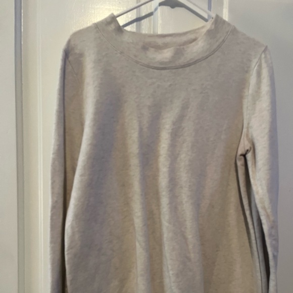 Lift cream sweater. Buttons up back - Picture 2 of 3